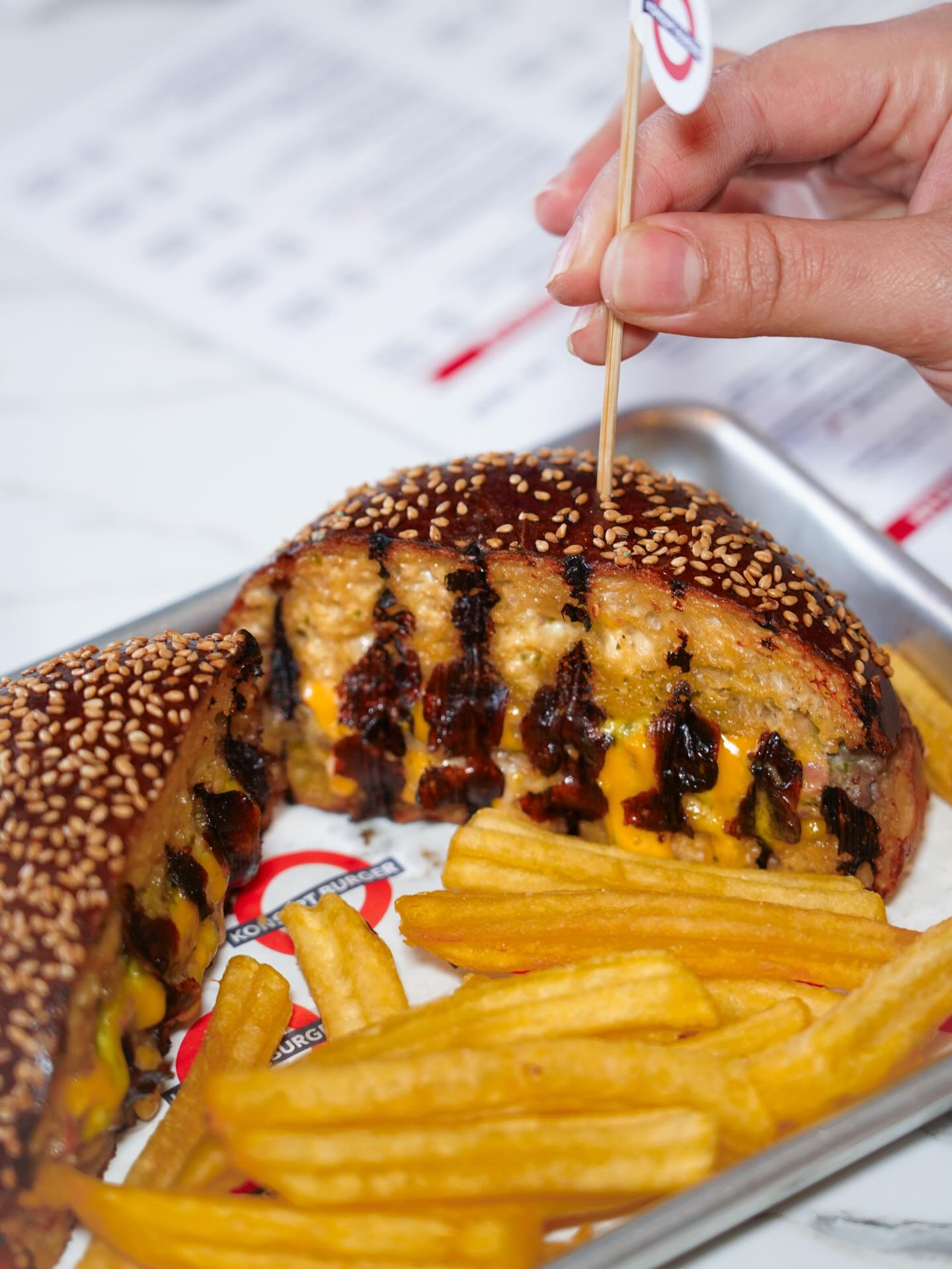 Erimiş cheddar peynirli gurme Konsept Burger